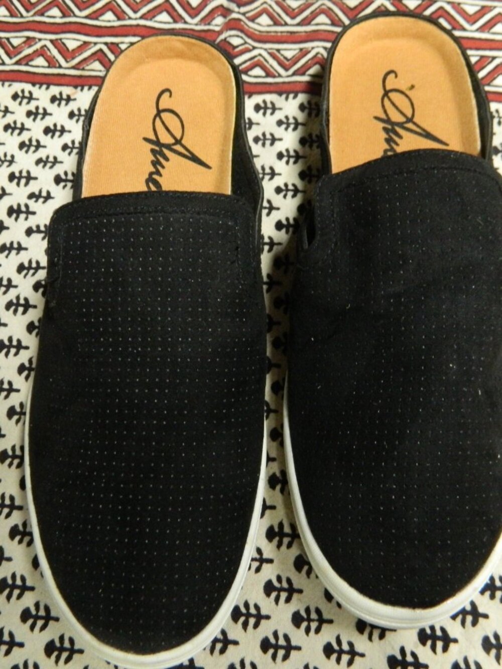 American Rag Women's Emmaline Slip On Casual Sneaker Black Shoe 9.5M